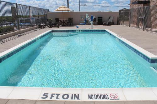 Comfort Suites - South Austin - image 2