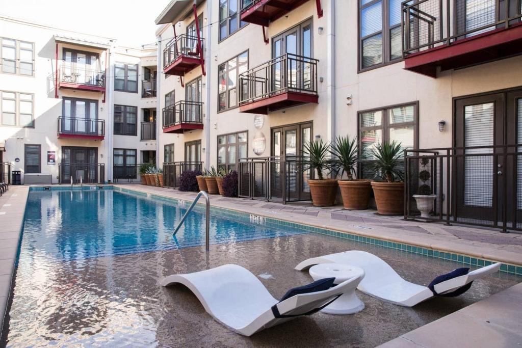 Luxe 1BR - Downtown Austin #328 by WanderJaunt - main image