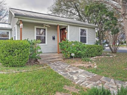 Quaint Austin Home with Yard about 5 Miles to Downtown!