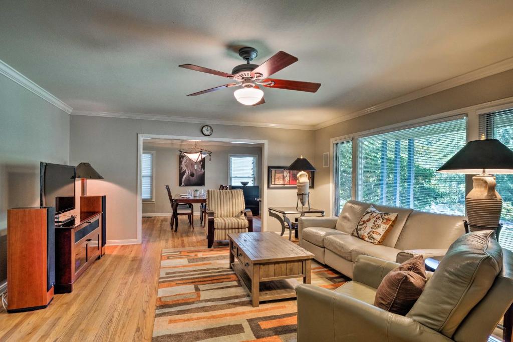 Downtown Austin Home with Patio 3 Mi to SoCo! - main image