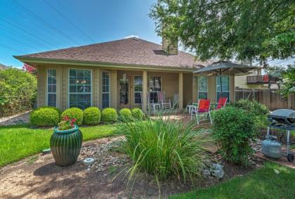 Home with Patio and Yard 3 miles to Lake travis