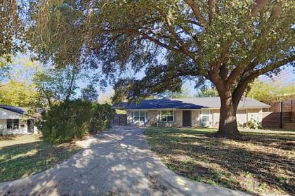 New Listing! SoCo Charmer with Screened Porch Yard home Texas