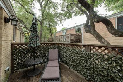 Beautifully updated Hancock condo - Perfect for Work From Home or Stay-cations - image 17