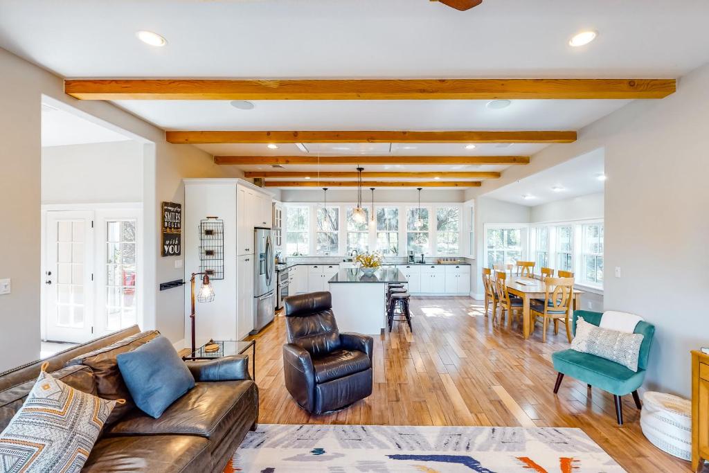 Hill Country Haven - image 4