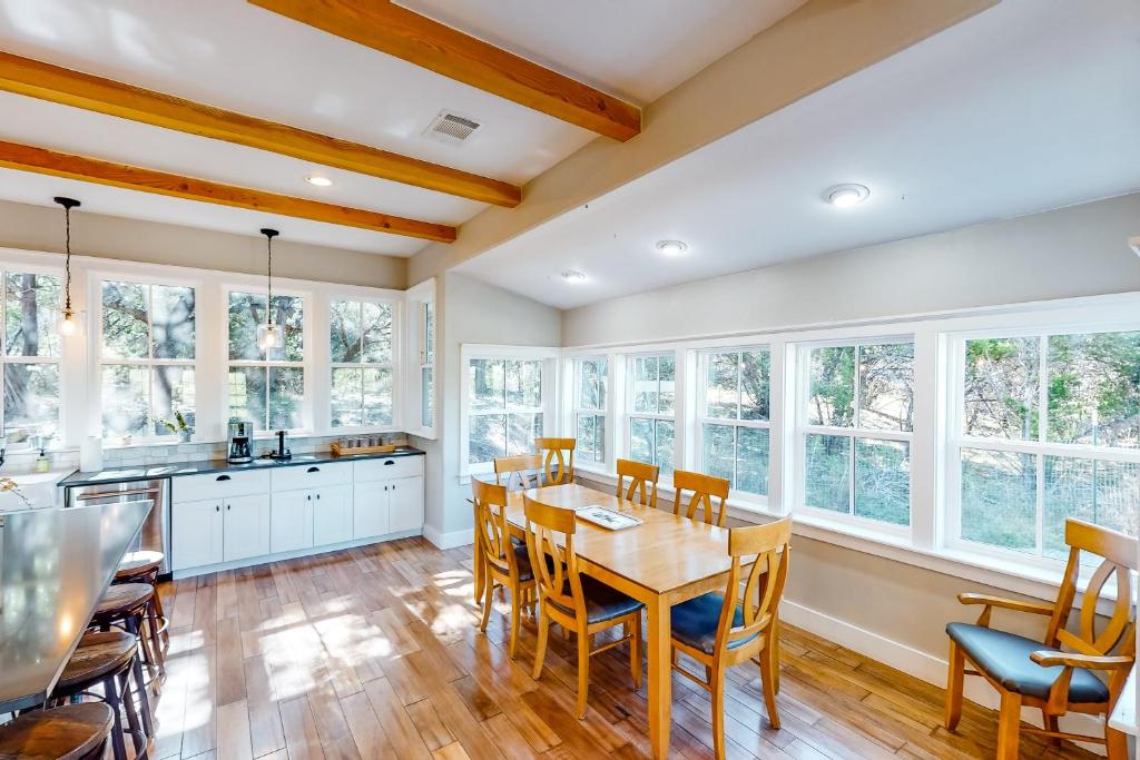 Hill Country Haven - image 5