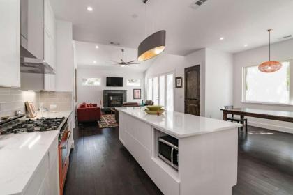 East Elizabeth St Main Home - image 12