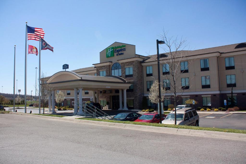 Holiday Inn Express & Suites Youngstown West I 80 an IHG Hotel - main image