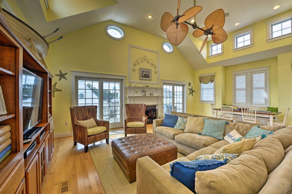 Grand Avalon Beach House - 2 Blocks to Water! - main image