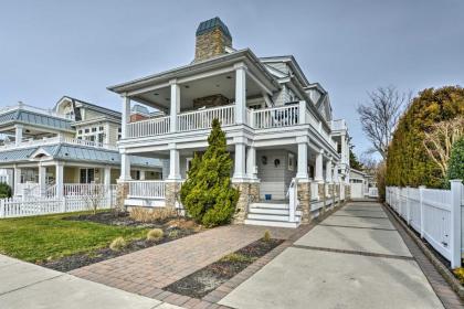 Grand Avalon Beach House - 2 Blocks to Water! - image 10