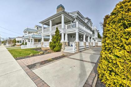 Grand Avalon Beach House - 2 Blocks to Water! - image 12