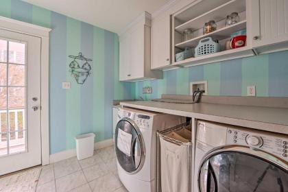 Grand Avalon Beach House - 2 Blocks to Water! - image 15