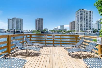 Entire condo at Aventura - image 11