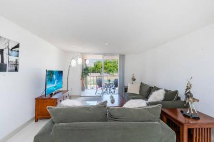 Entire condo at Aventura - image 4