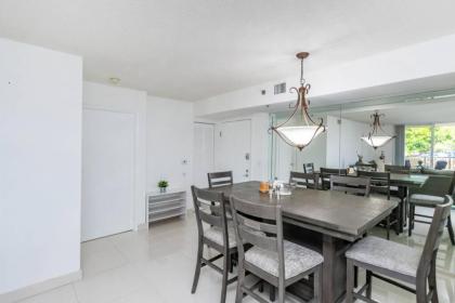 Entire condo at Aventura - image 9