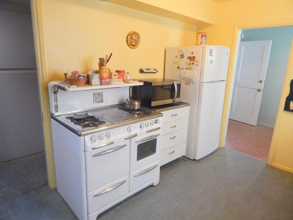 196 Front Street - image 2