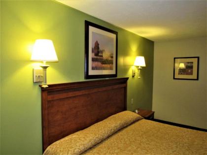 Capri Motel - image 10