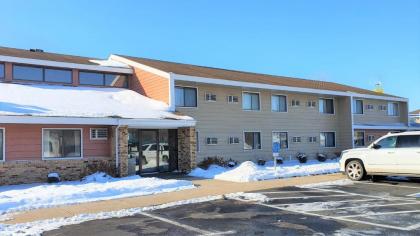 AmeriVu Inn & Suites-Avon - image 14