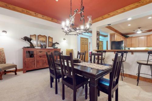 Brookside Retreat - image 5