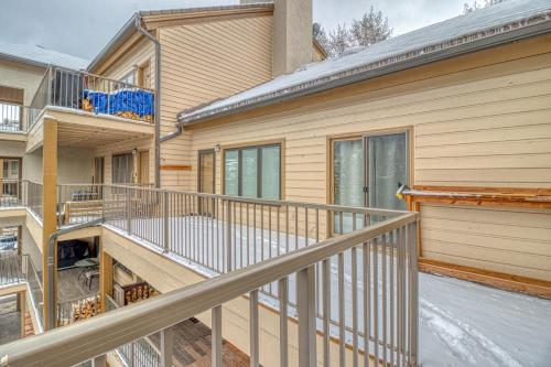 2 Bed 2 Bath Apartment in Avon - image 5