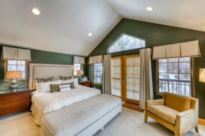 4 Bed 5 Bath Vacation home in Vail - image 5