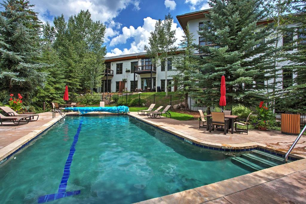 Avon Lodge Condo at Mtn Base with Hot Tub Access! - image 2