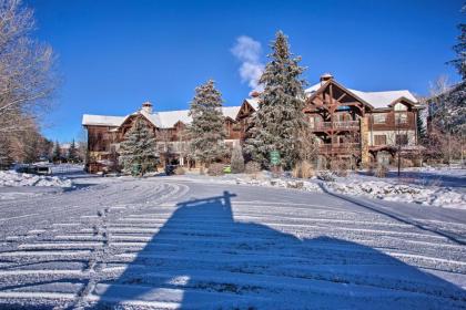 Avon Lodge Condo at Mtn Base with Hot Tub Access! - image 3