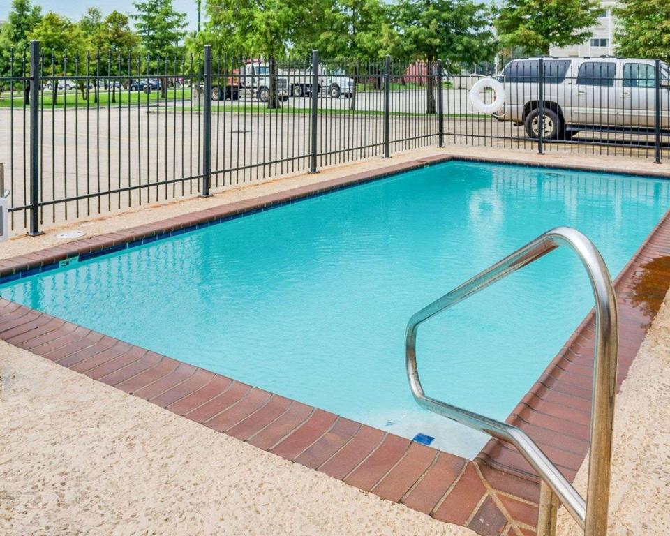 Suburban Extended Stay Hotel Avondale - image 3