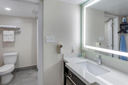 Quality Inn and Suites Goodyear - image 6