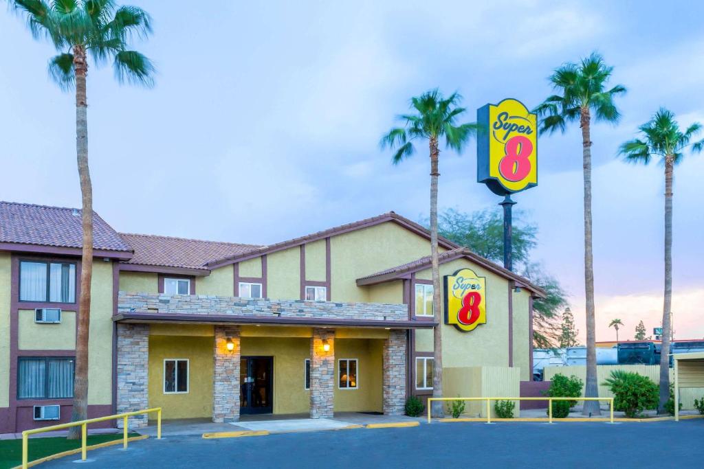 Super 8 by Wyndham Goodyear/Phoenix Area - image 2