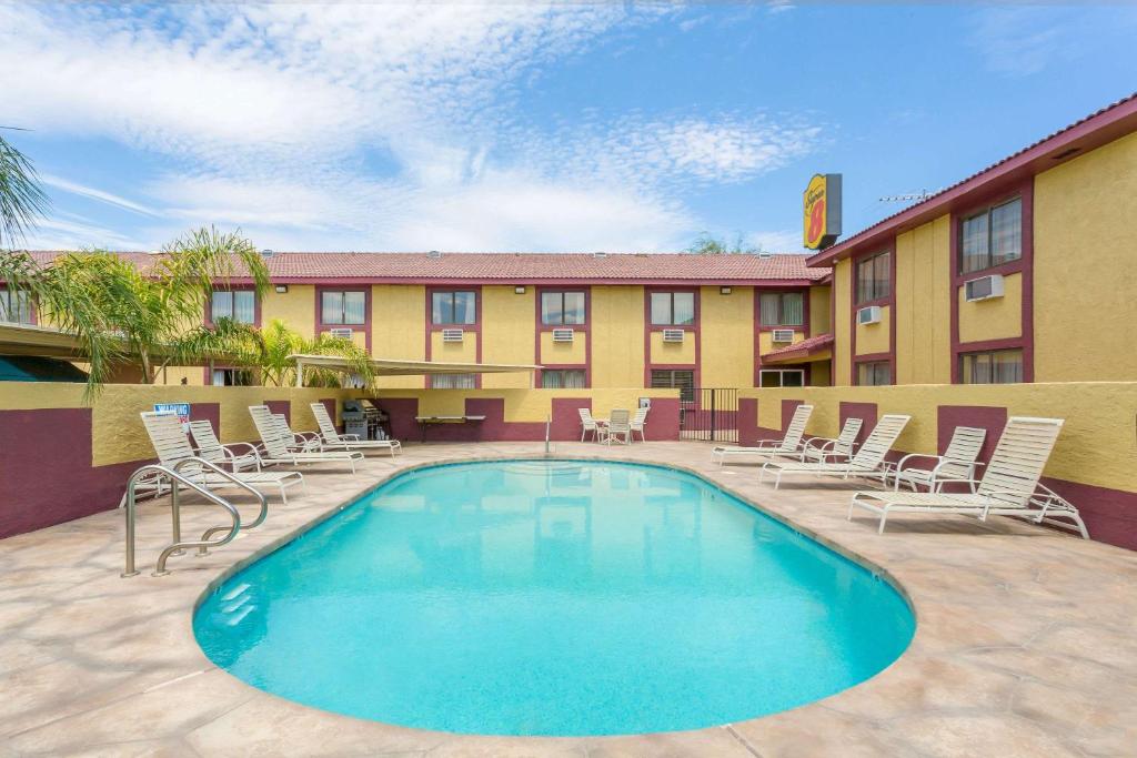 Super 8 by Wyndham Goodyear/Phoenix Area - image 3