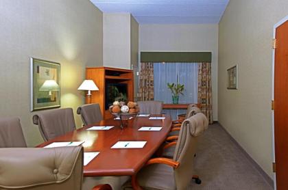 Holiday Inn Hotels and Suites Goodyear - West Phoenix Area an IHG Hotel - image 12