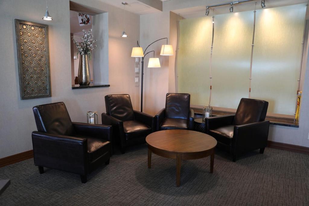 Holiday Inn Hotels and Suites Goodyear - West Phoenix Area an IHG Hotel - image 2