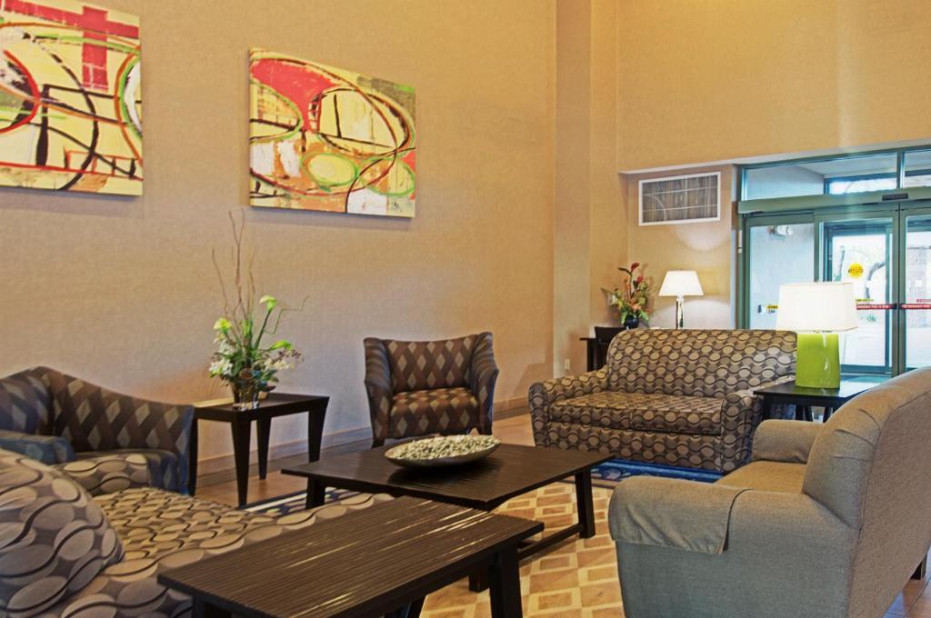 Holiday Inn Hotels and Suites Goodyear - West Phoenix Area an IHG Hotel - image 3