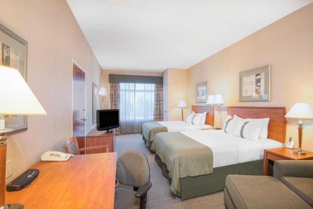 Holiday Inn Hotels and Suites Goodyear - West Phoenix Area an IHG Hotel - image 5