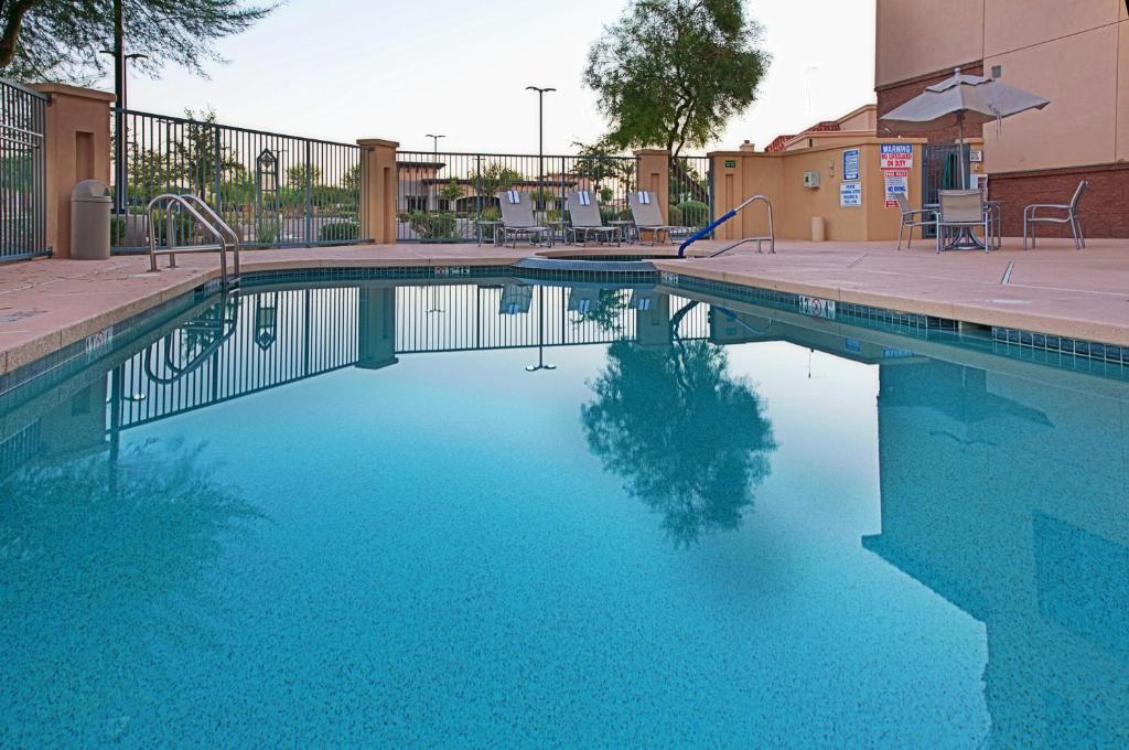 Holiday Inn Hotels and Suites Goodyear - West Phoenix Area an IHG Hotel - image 6