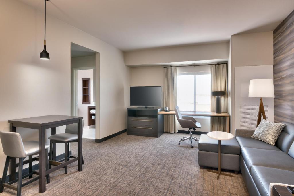 Residence Inn by Marriott Phoenix West/Avondale - image 4