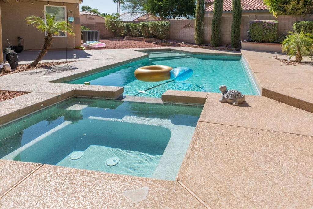 12730 Virginia Ave Avondale - image 2