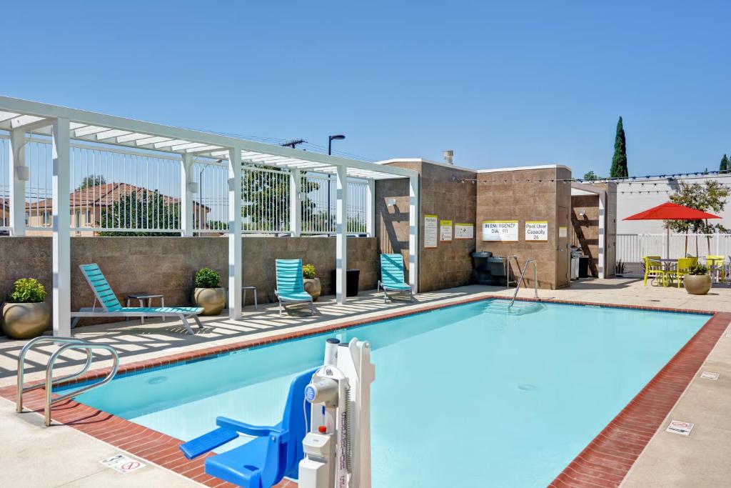 Home2 Suites Azusa - image 6