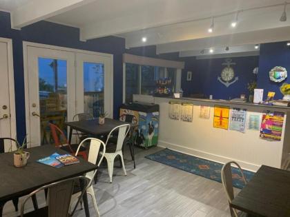 Beachfront Inn - image 12
