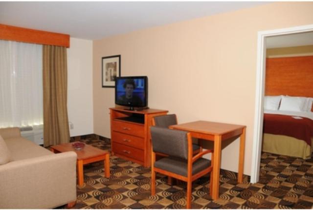 Holiday Inn Express Hotel & Suites Bainbridge an IHG Hotel - image 5