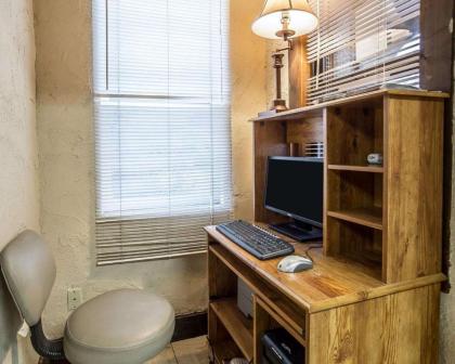 Rodeway Inn Baker City - image 12