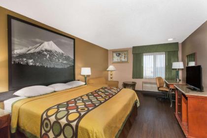 Super 8 by Wyndham Baker City - image 10