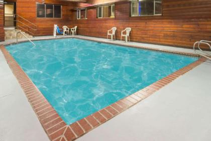 Super 8 by Wyndham Baker City - image 3