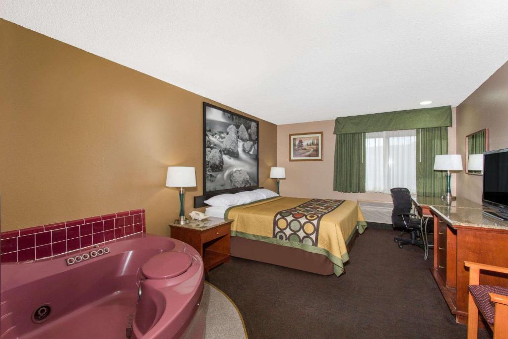 Super 8 by Wyndham Baker City - image 5