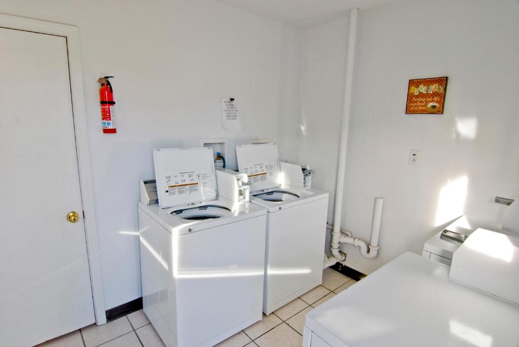 Baker City Motel & RV - image 3
