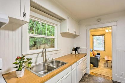 Pet-Friendly Baker City Abode with Private Yard - image 9