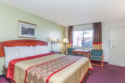 Super 8 by Wyndham Bakersfield/Central - image 8