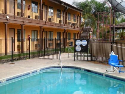 Best Economy Inn & Suites - image 14