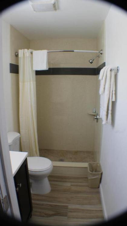 Aristocrat Motel - image 14
