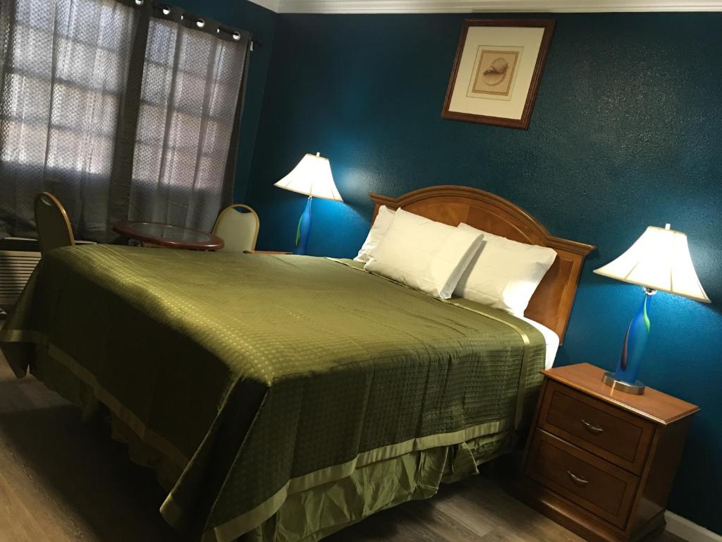 Aristocrat Motel - image 4